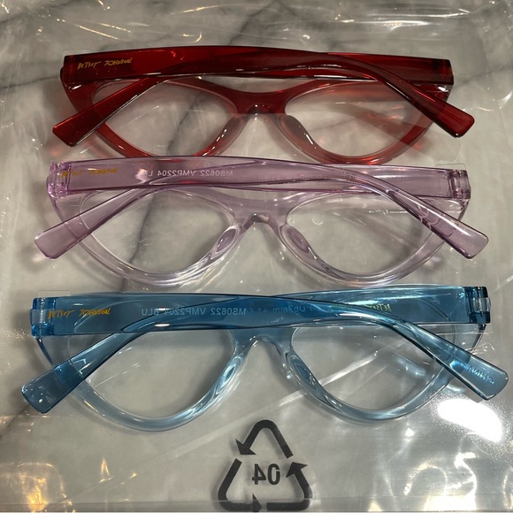 Betsey Johnson Stylish Cat-eye Readers Reading Glasses, Price Firm - Picture 6 of 9